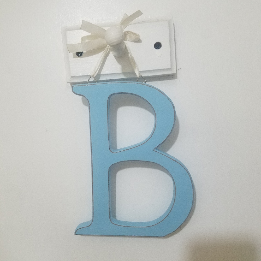 Wooden Hanging Letter "B" with ribbon - Picture 4 of 4